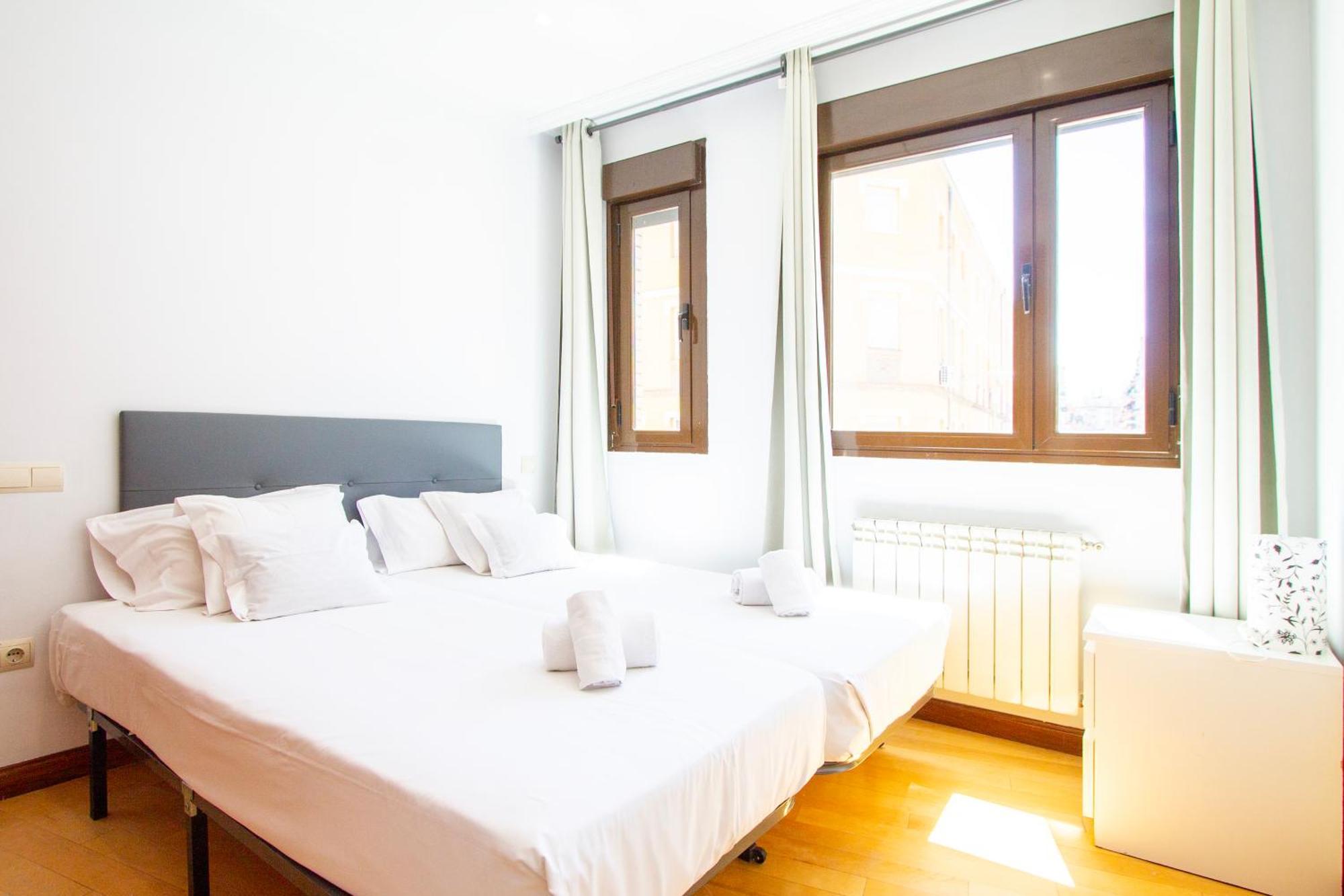 Apartamentos Adelfas Мадрид Екстериор снимка