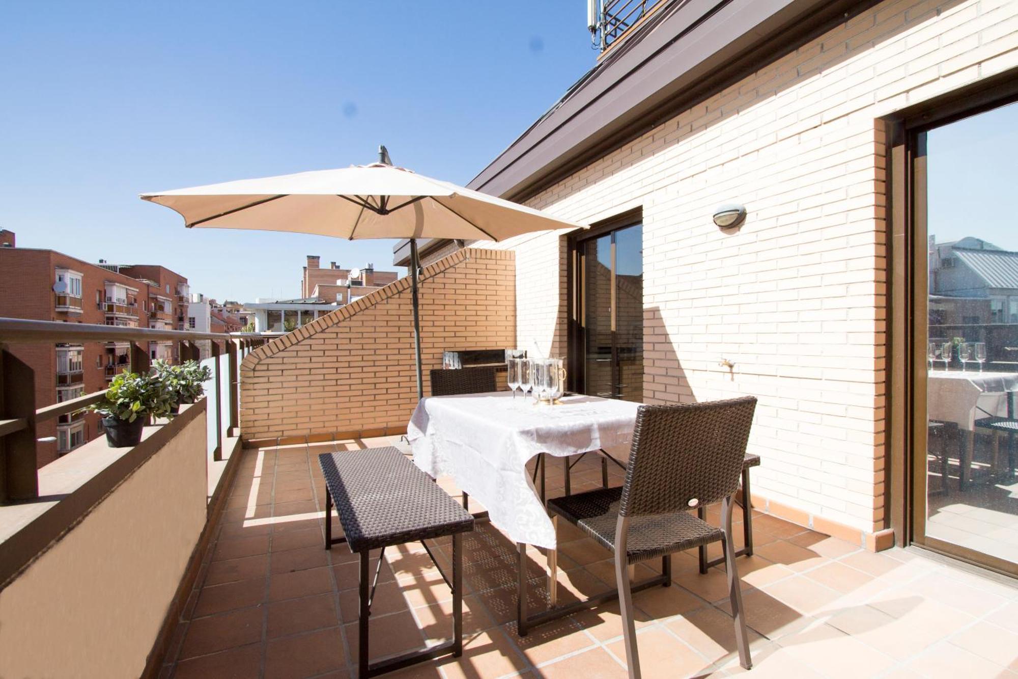 Apartamentos Adelfas Мадрид Екстериор снимка
