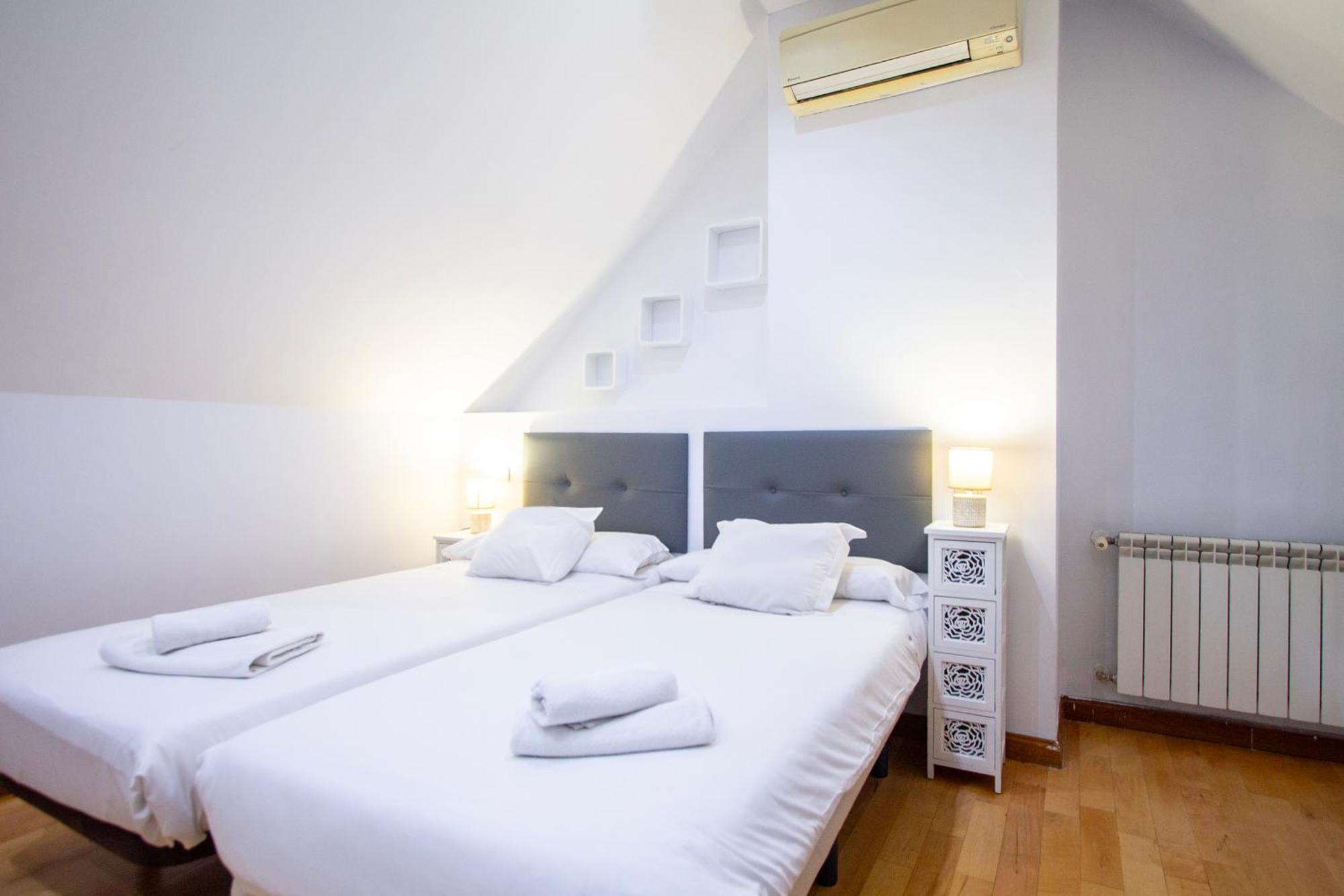 Apartamentos Adelfas Мадрид Екстериор снимка