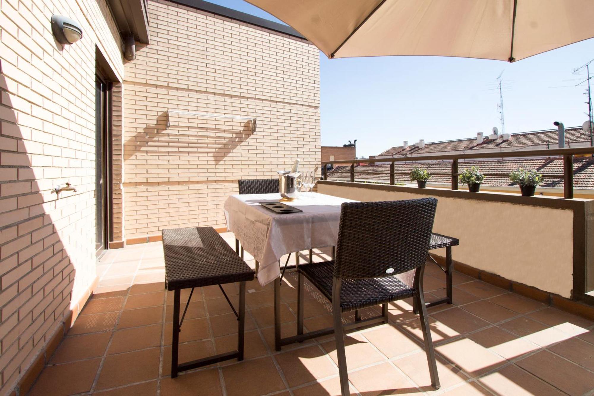 Apartamentos Adelfas Мадрид Екстериор снимка