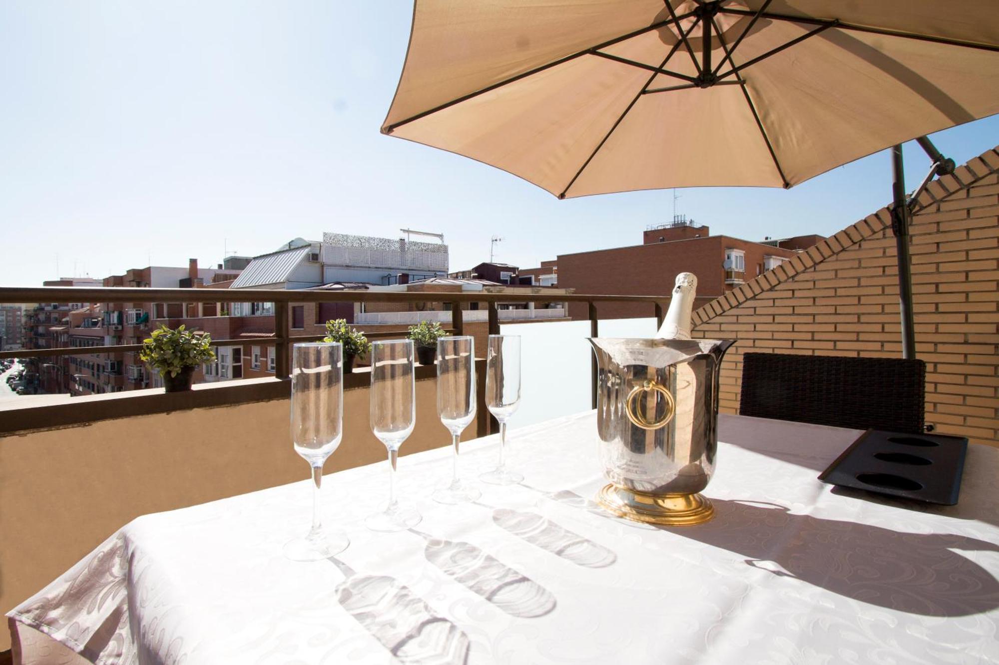 Apartamentos Adelfas Мадрид Екстериор снимка