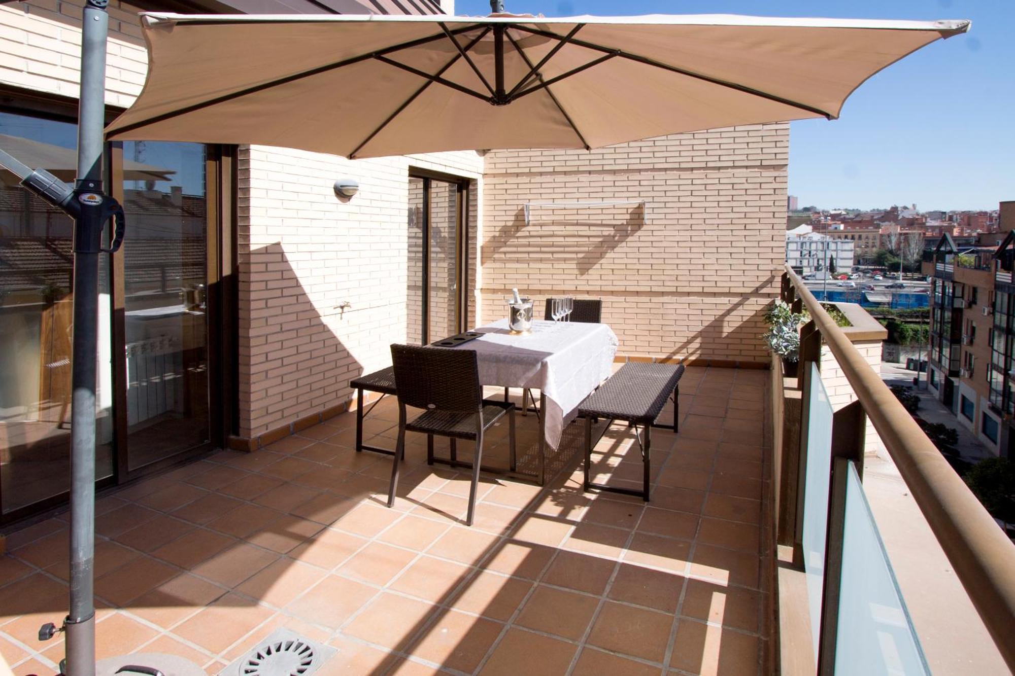 Apartamentos Adelfas Мадрид Екстериор снимка