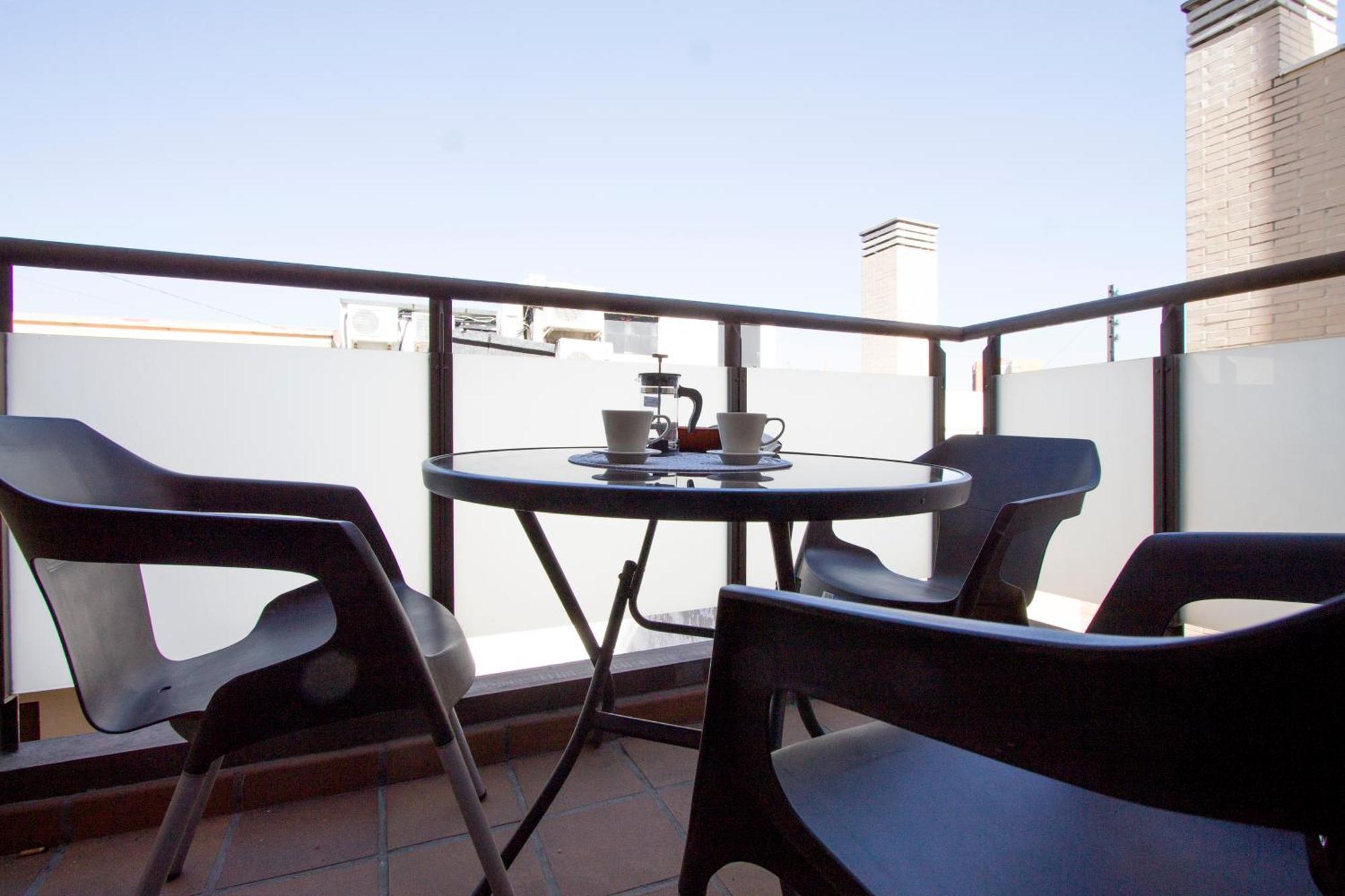 Apartamentos Adelfas Мадрид Екстериор снимка